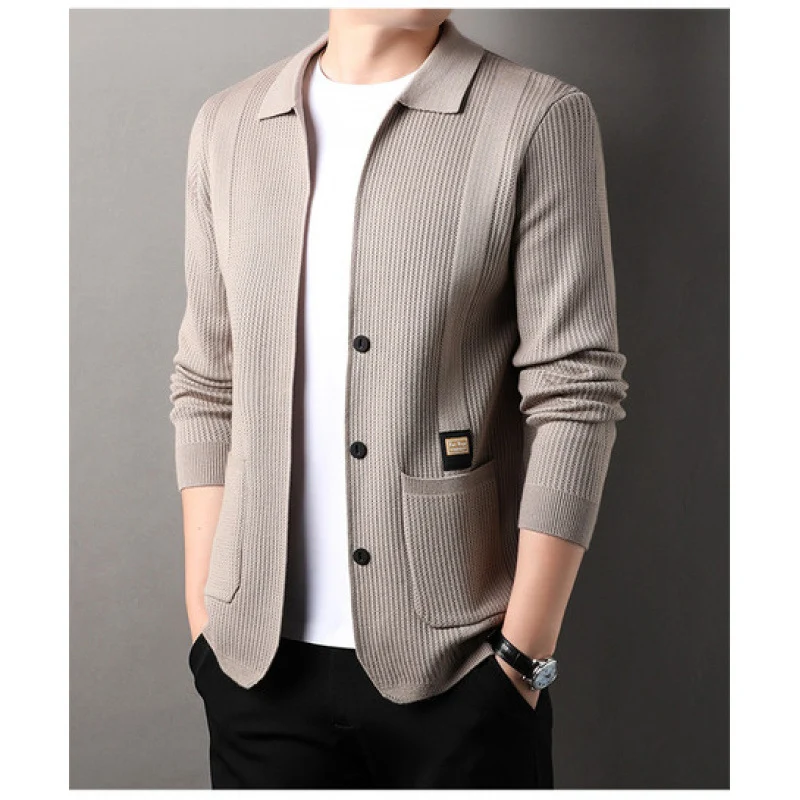 Herren Feinstrukturierte Strickjacke mit Hemdkragen, Knopfleiste und aufgesetzten Taschen Nord Taschen
