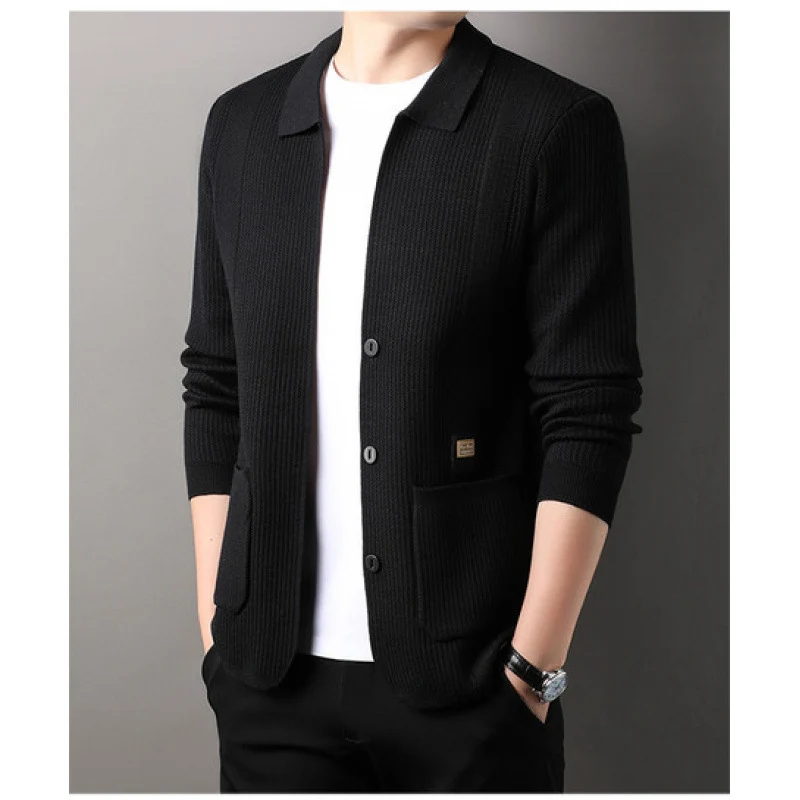 Herren Feinstrukturierte Strickjacke mit Hemdkragen, Knopfleiste und aufgesetzten Taschen Nord Taschen