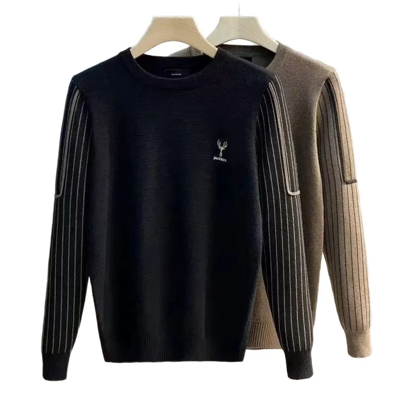 Herren Feinstrick-Pullover mit kontrastierenden Rippenärmeln und gesticktem Hirschlogo Nord Taschen