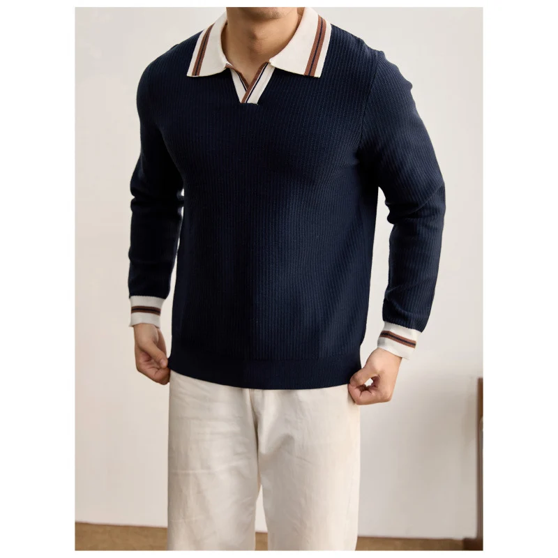 Herren Feinstrick-Polo mit V-Ausschnitt, gerippter Struktur und kontrastierenden Bündchen Nord Taschen