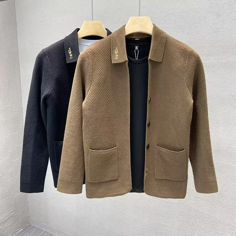 Herren Strukturiertes Strickcardigan mit Hemdkragen, Knopfleiste und aufgesetzten Taschen Nord Taschen