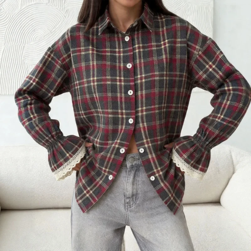 Damen Karo-Hemdbluse mit Spitzenmanschetten und Oversize-Schnitt Nord Taschen