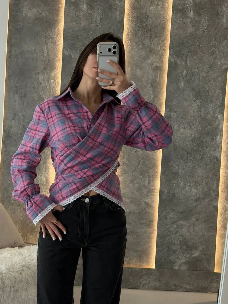 Damen kariertes Hemd mit Spitzenbesatz und asymmetrischem Wickel-Saum Nord Taschen