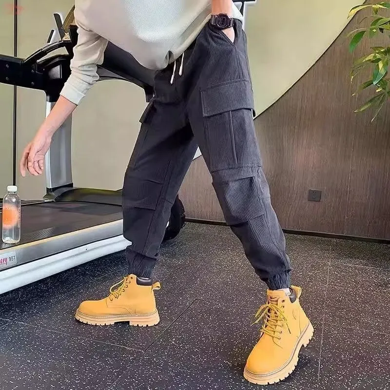 Herren Cargo-Jogginghose aus Cordoptik mit Mehrfach‑Taschen und elastischem Saum Nord Taschen