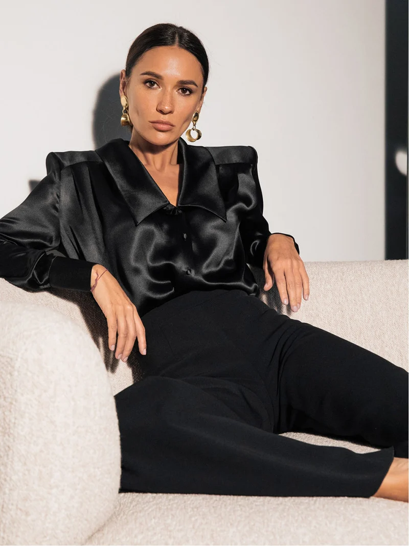 Damen Satinbluse mit übergroßem Spitzkragen und eleganten Langärmeln Nord Taschen