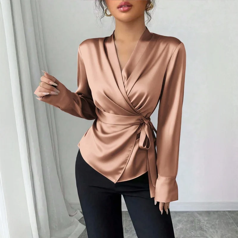 Damen Satin-Wickelbluse mit V-Ausschnitt, Taillengürtel und schmalem Manschettenärmel Nord Taschen