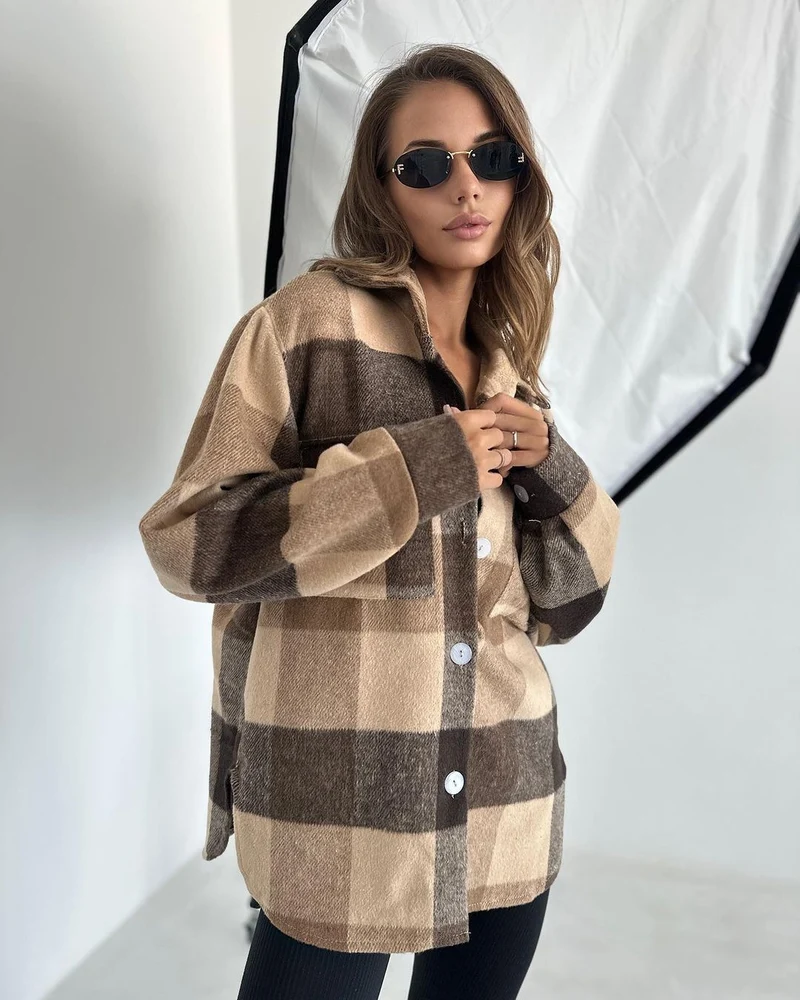 Damen Karierter Overshirt im Shacket-Stil mit Saumtaschen und Knopfverschluss Nord Taschen