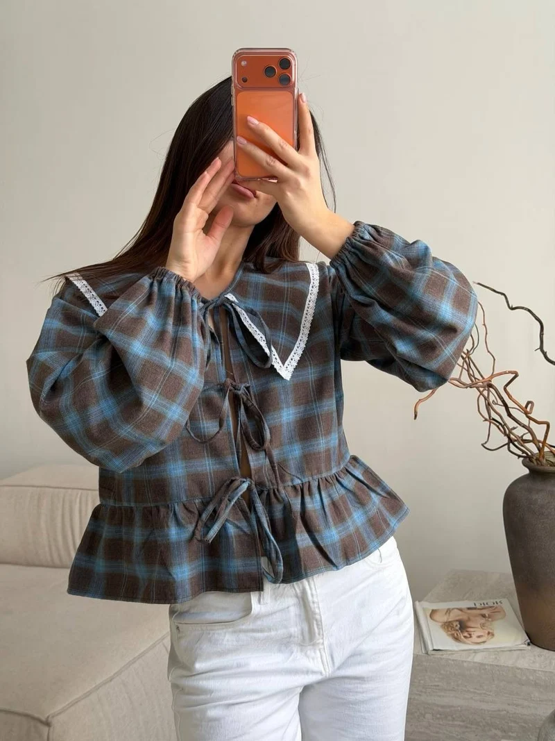 Damen Karierte Rüschenbluse mit übergroßem Spitzenkragen und Bindebändern Nord Taschen