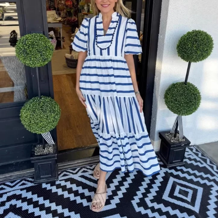Damen Gestreiftes Maxi-Kleid mit Stufenrock, Rüschenblende und Puffärmeln Nord Taschen