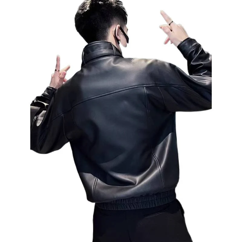 Herren Biker-inspirierte Kunstleder-Bomberjacke mit Stehkragen und elastischem Saum Nord Taschen