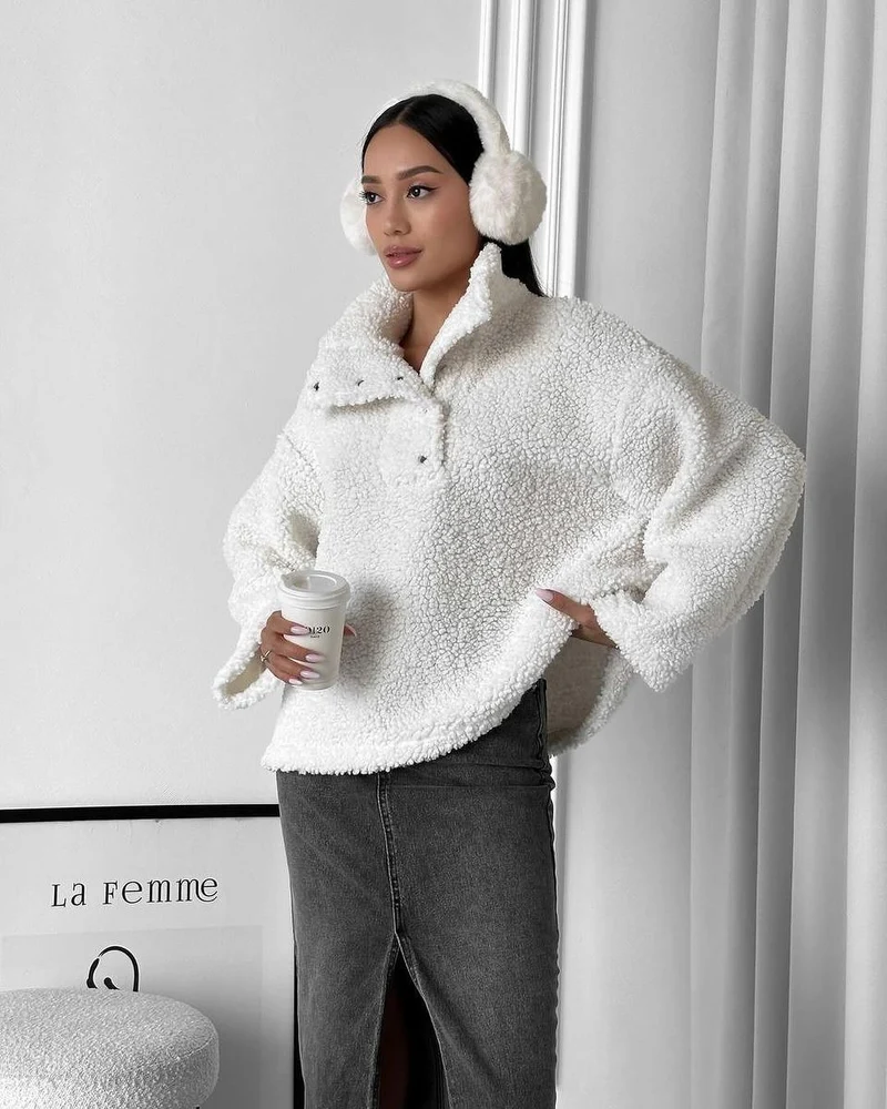 Damen Oversized Teddy-Pullover mit halber Druckknopfleiste und Stehkragen Nord Taschen