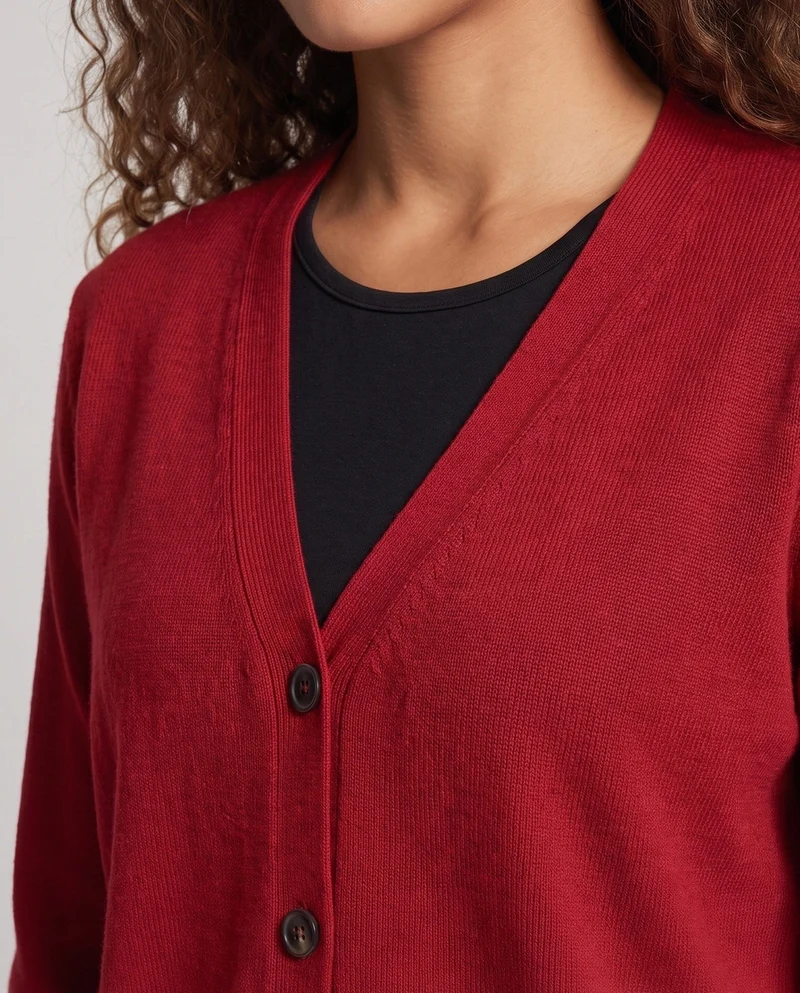 Damen Leichter kastiger Feinstrick-Cardigan mit Rundhalsausschnitt, kaschmirähnlicher Haptik und tonalen Knöpfen Nord Taschen
