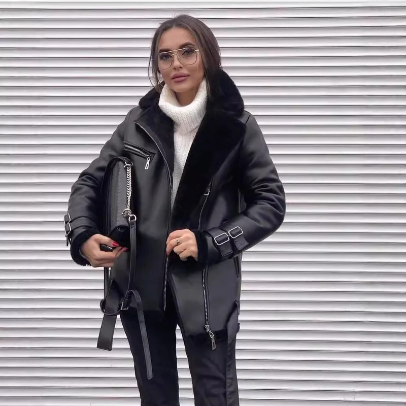 Damen Oversized Kunstleder-Fliegerjacke mit Teddyfell-Futter und Schnallen Nord Taschen
