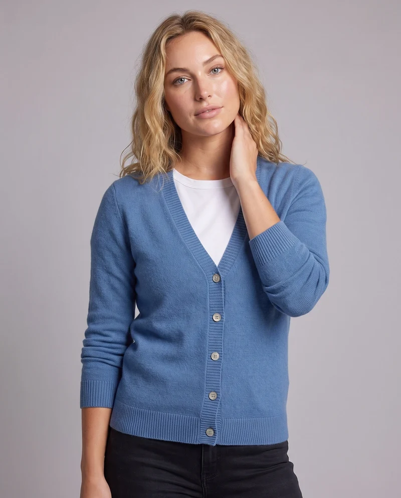 Damen Feinstrick-Knopfcardigan mit tiefem V‑Ausschnitt und kaschmirähnlicher Weichheit Nord Taschen
