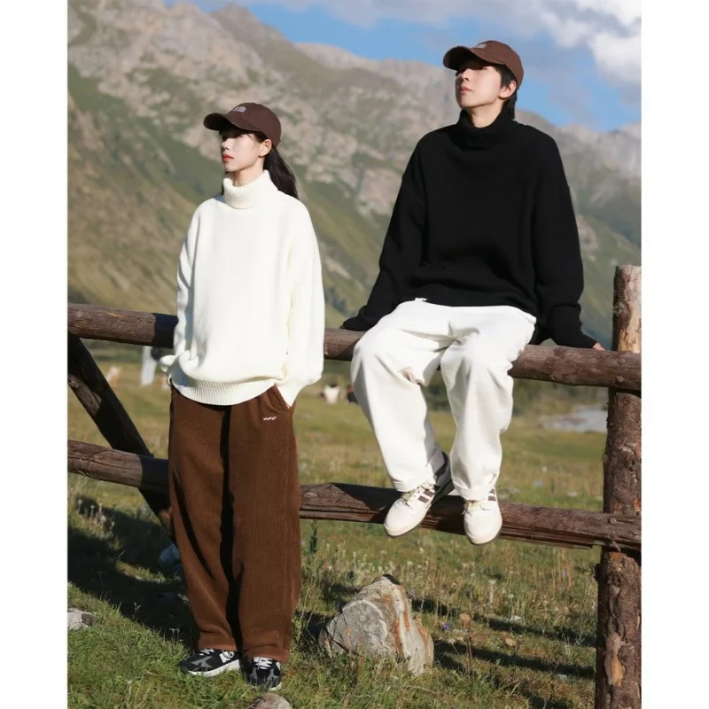 Damen Oversize-Rollkragenpullover aus weichem Baumwollmix mit gerippten Bündchen und verlängertem Saum Nord Taschen