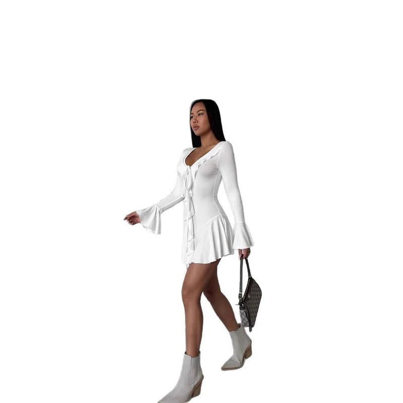 Damen Figurbetontes Rüschen‑Minikleid mit V‑Ausschnitt, Bindeband und Glockenärmeln Nord Taschen