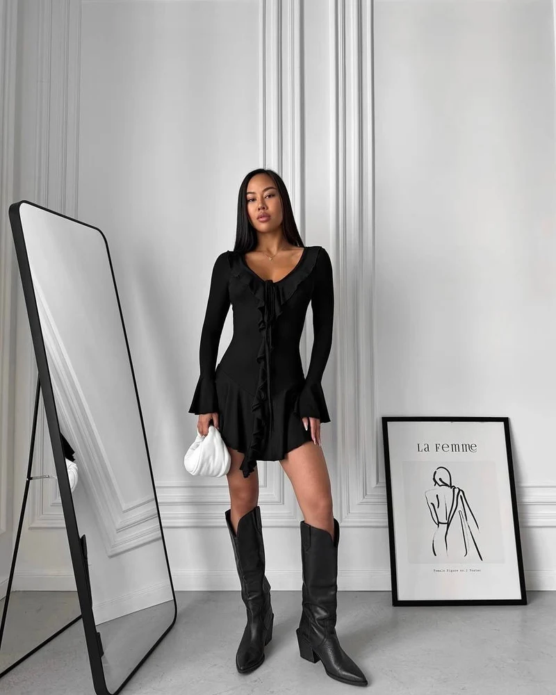 Damen Figurbetontes Rüschen‑Minikleid mit V‑Ausschnitt, Bindeband und Glockenärmeln Nord Taschen