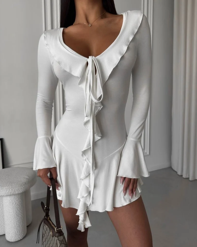 Damen Figurbetontes Rüschen‑Minikleid mit V‑Ausschnitt, Bindeband und Glockenärmeln Nord Taschen