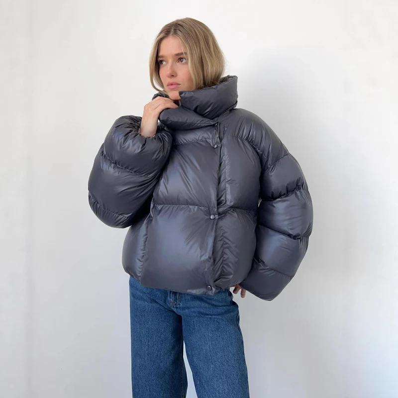 Damen extravagante Oversize Steppdaunenjacke mit extravoluminöser Kapuze Nord Taschen