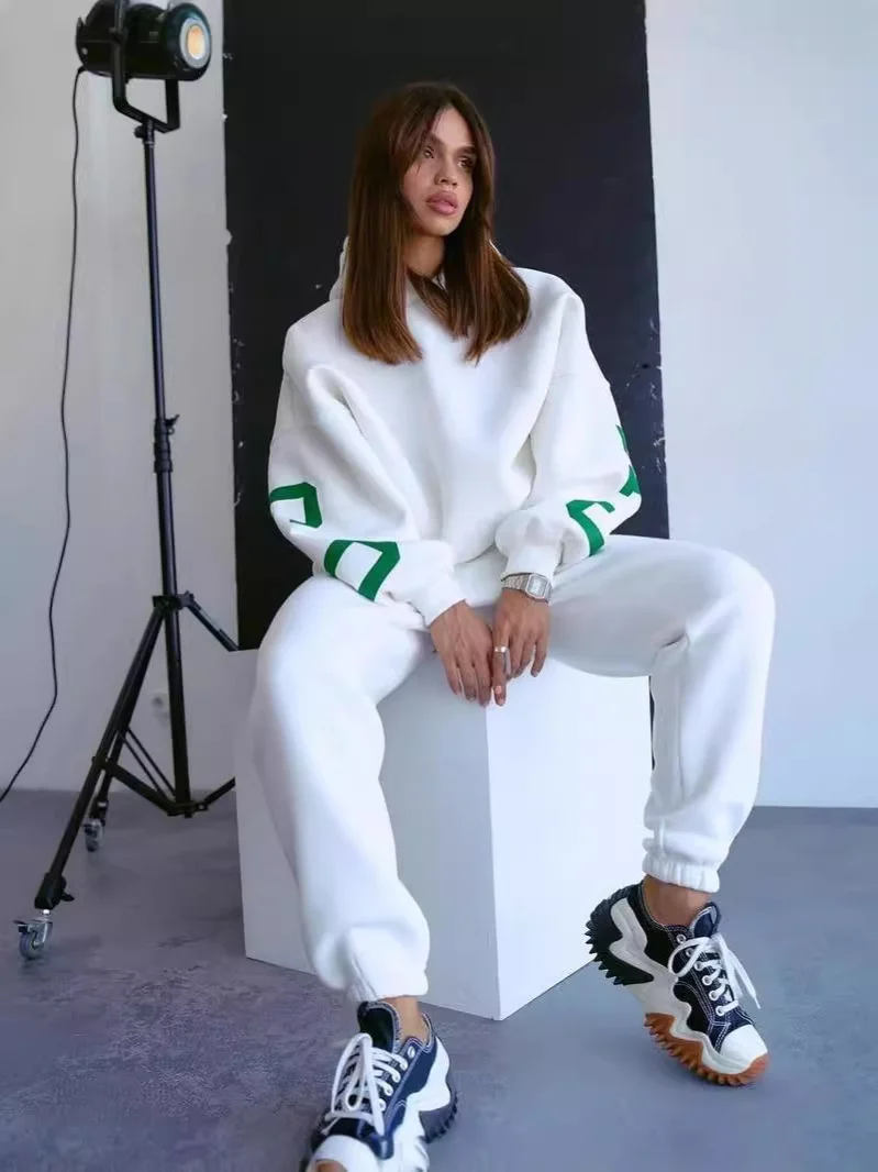 Damen Oversized Kapuzenpullover mit großflächigem Blockprint Nord Taschen