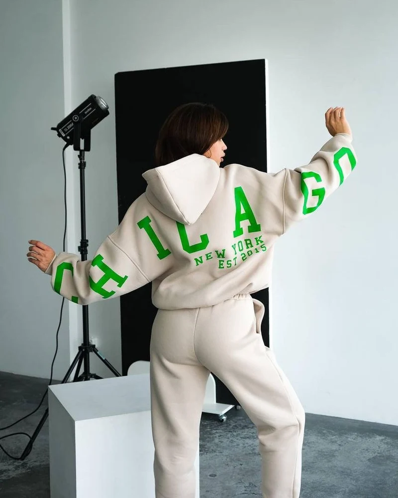 Damen Oversized Kapuzenpullover mit großflächigem Blockprint Nord Taschen