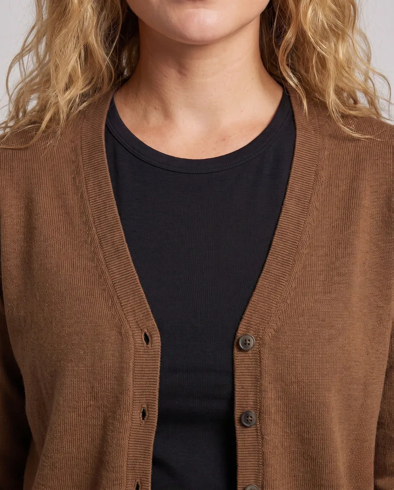 Damen Feinstrick-Cardigan mit V-Ausschnitt und Zierknopfleiste Nord Taschen