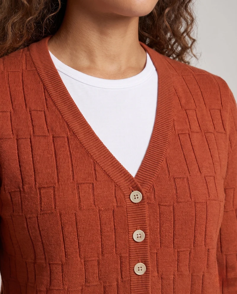 Damen Feinstrick-Cardigan mit V-Ausschnitt, strukturierter Blockoptik und durchgehender Knopfleiste Nord Taschen