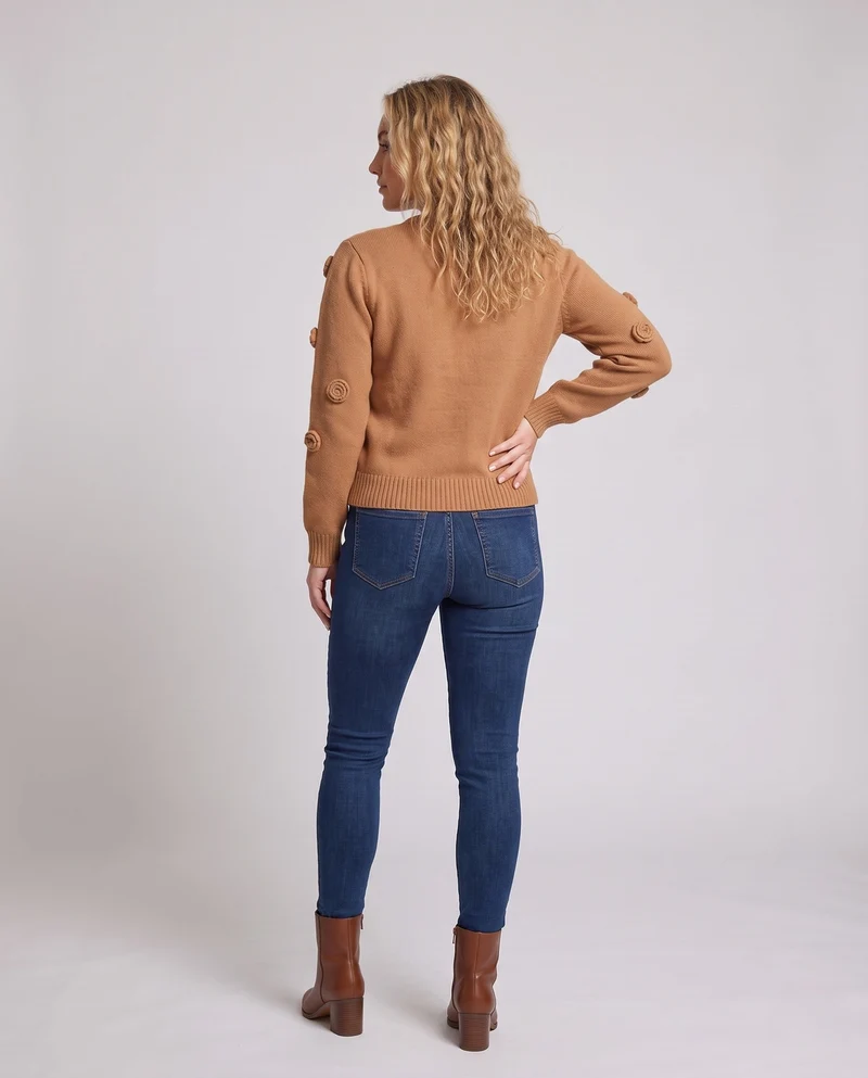Damen Kaschmir‑Look Feinstrickpullover mit dreidimensionalen Rosenapplikationen und geripptem Saum Nord Taschen