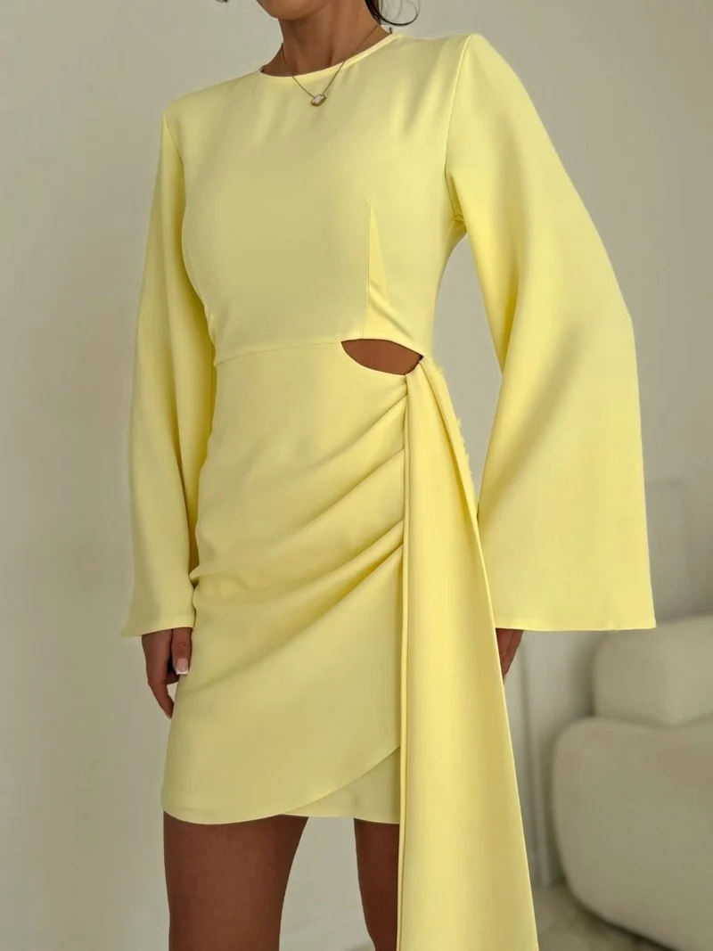 Damen Elegantes Wickel‑Minikleid mit seitlicher Tailleöffnung, weiten Trompetenärmeln und drapierter Taillenpartie Nord Taschen