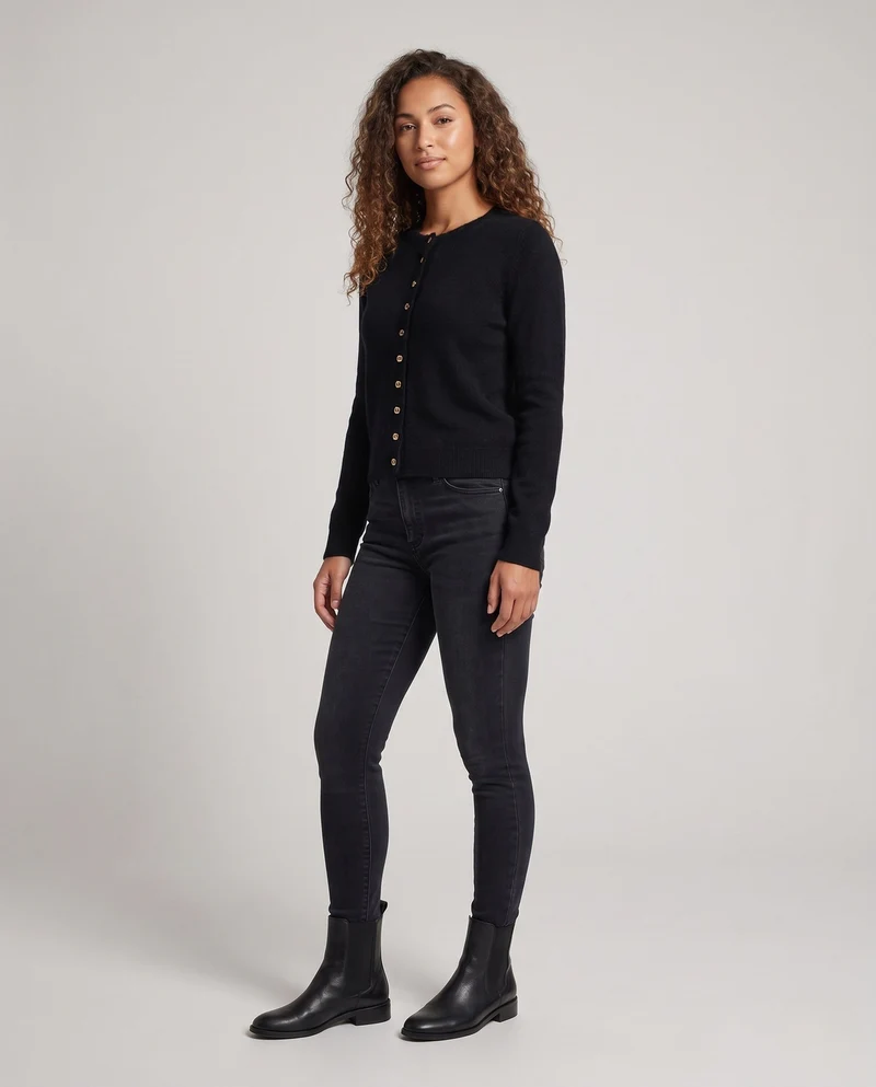 Damen Feinstrick-Cardigan mit flauschiger Mohair‑Optik, durchgehender Knopfleiste und gezupfter Kante Nord Taschen