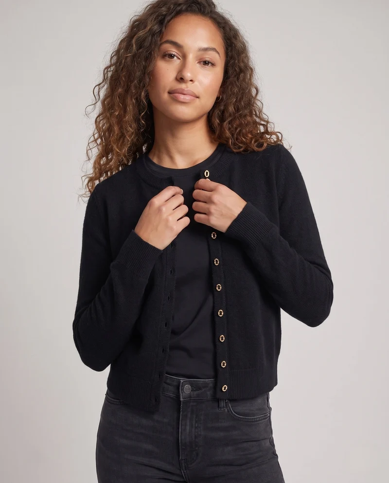 Damen Feinstrick-Cardigan mit flauschiger Mohair‑Optik, durchgehender Knopfleiste und gezupfter Kante Nord Taschen