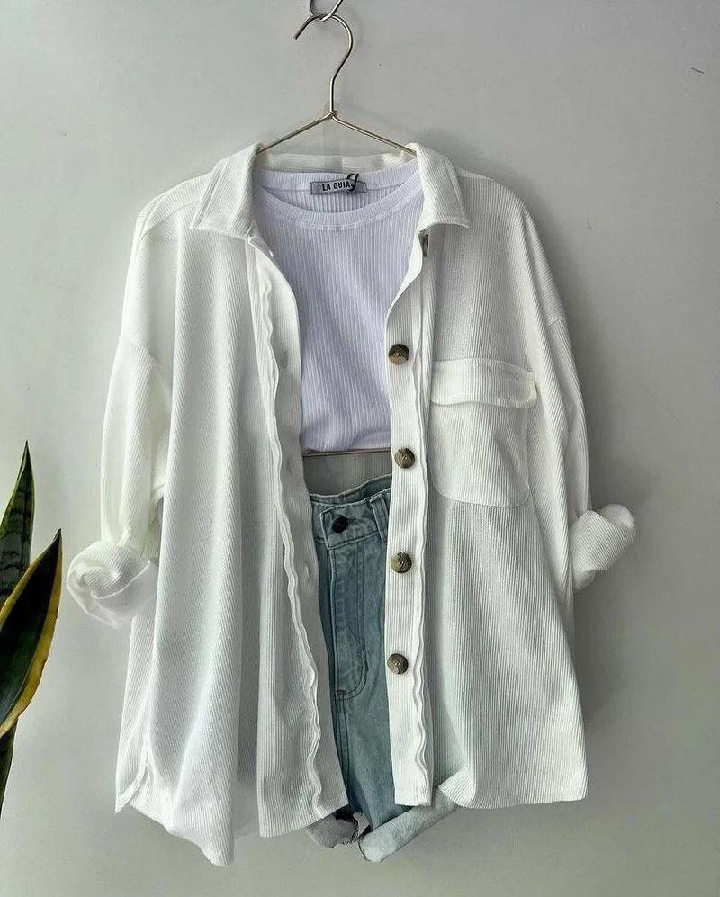 Damen Oversized Cordhemdjacke aus Breitcord mit Brusttasche und Holzknöpfen Nord Taschen