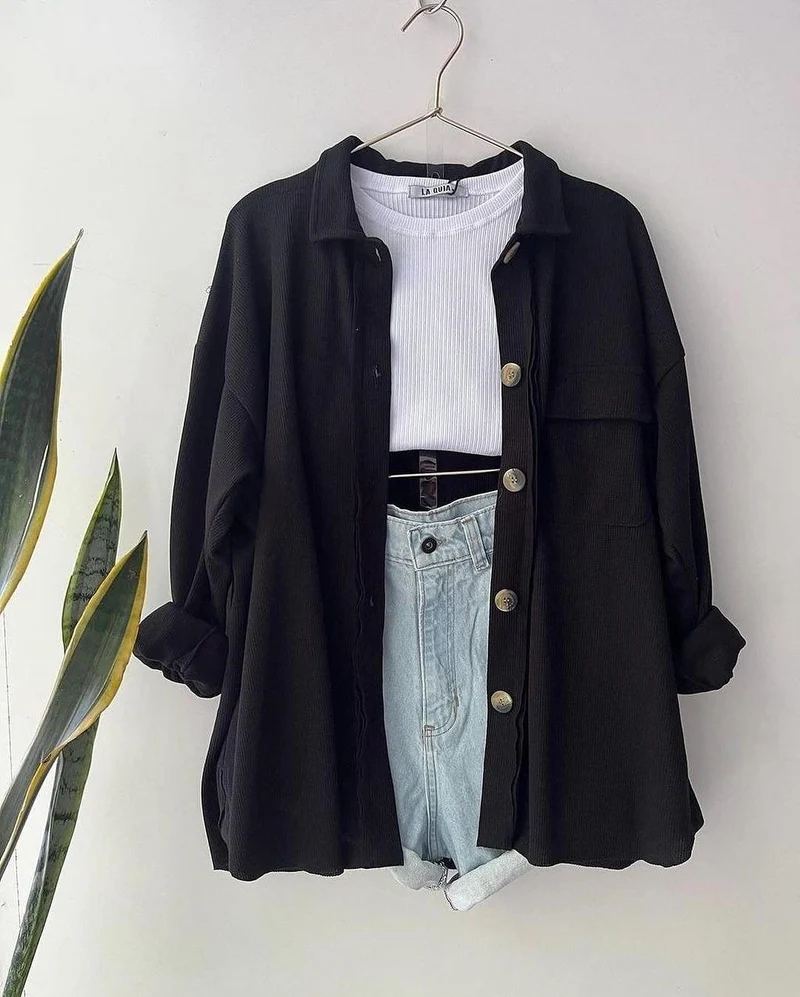 Damen Oversized Cordhemdjacke aus Breitcord mit Brusttasche und Holzknöpfen Nord Taschen
