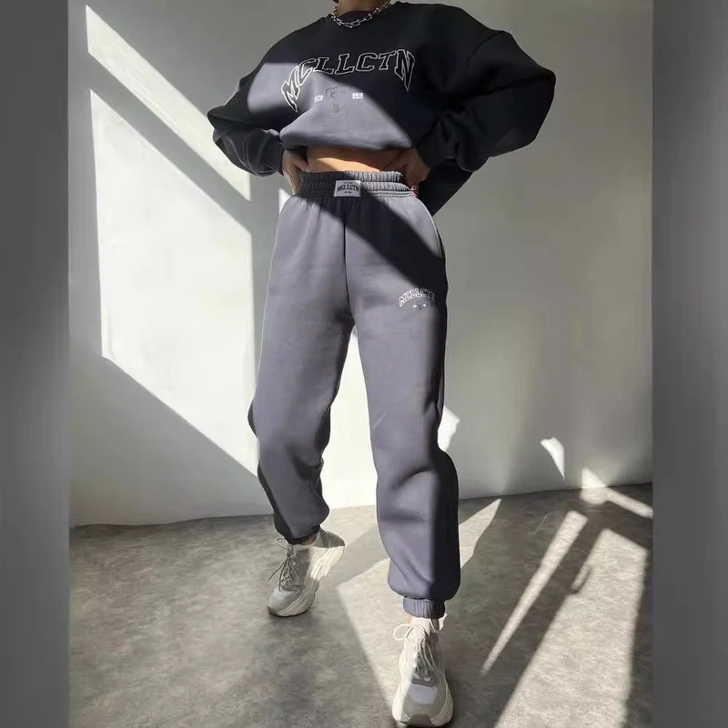 Damen Oversized College-Sweatshirt und High-Waist-Jogger-Set aus French-Terry Nord Taschen