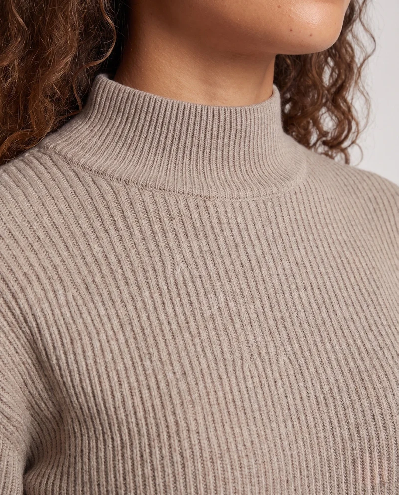 Damen Feiner gerippter Mockneck-Pullover mit leicht taillierter Silhouette Nord Taschen