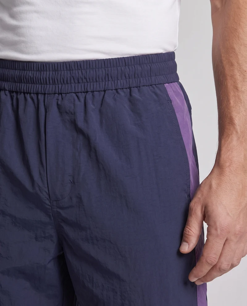Herren Weite Nylon-Trainingshose im Retro-Sportstil mit elastischem Bund, Tunnelzug & Kontrast-Einsätzen Nord Taschen