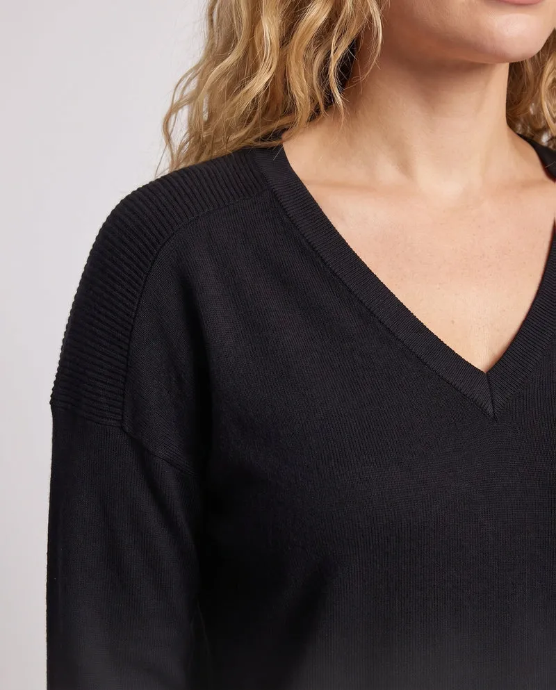 Damen Feiner V‑Ausschnittpullover in Kaschmir‑Optik mit schmaler Schulterpartie Nord Taschen