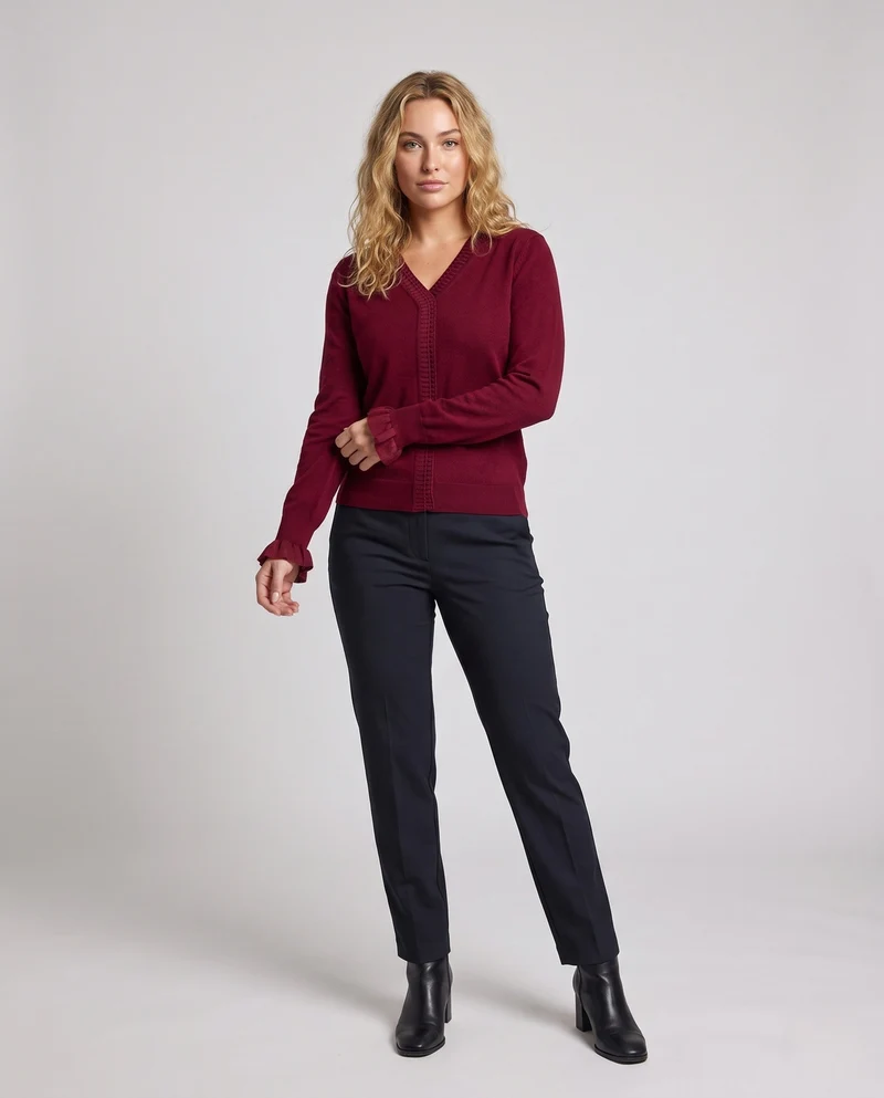 Damen Feiner V‑Ausschnitt-Feinstrickpullover mit plisseeverzierten Kanten und fließender Silhouette Nord Taschen