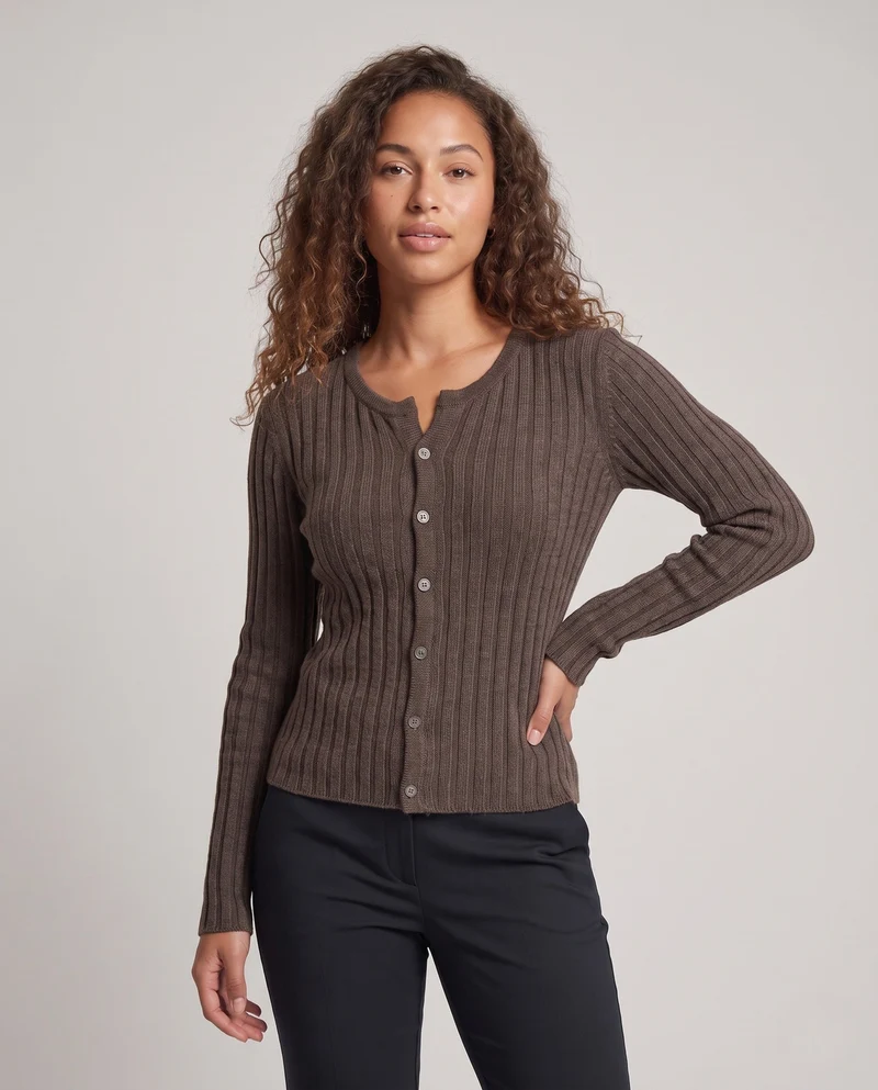 Damen Feiner gerippter Knopfcardigan mit kaschmirähnlicher Haptik und taillierter Silhouette Nord Taschen
