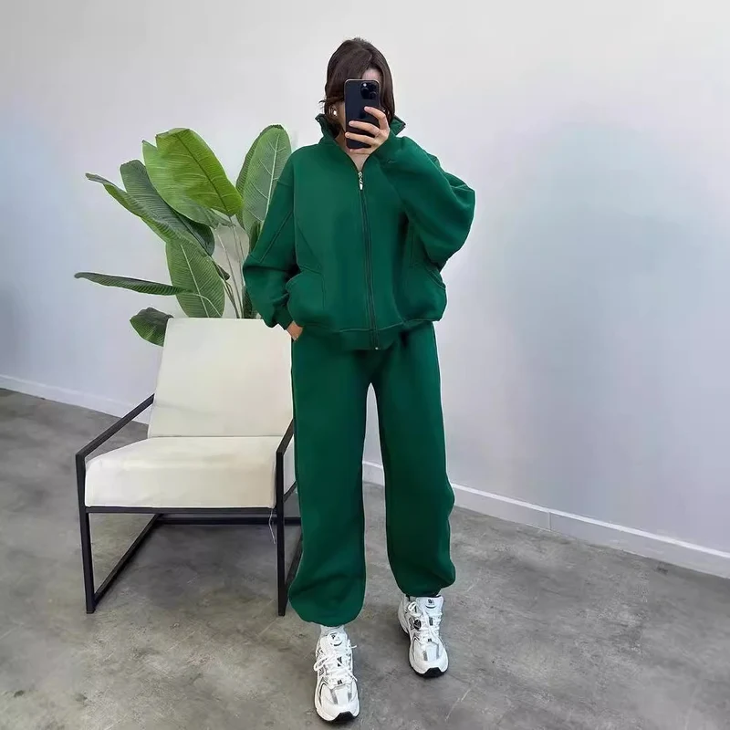 Damen Oversize Fleece-Set mit Reißverschlussjacke und weiten Jogginghosen Nord Taschen