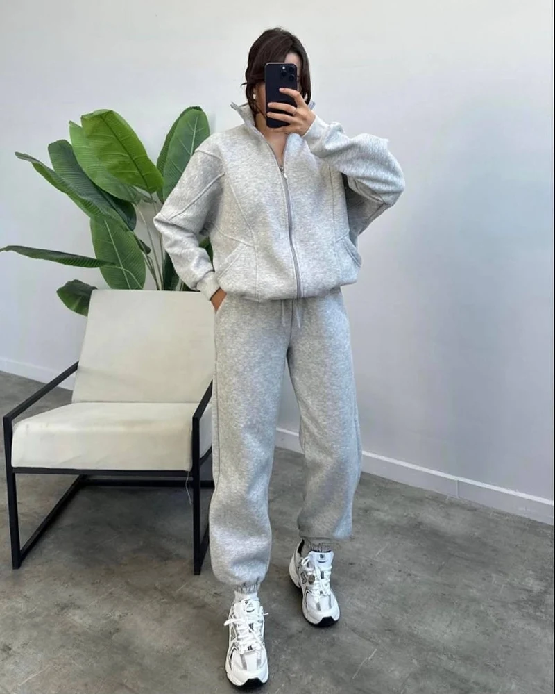 Damen Oversize Fleece-Set mit Reißverschlussjacke und weiten Jogginghosen Nord Taschen