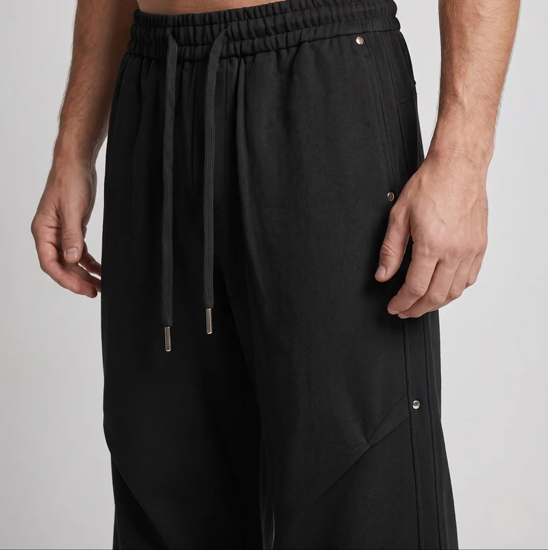 Herren Weit geschnittene Tech-Cargo-Hose mit Tunnelzug, Druckknopf‑Partien & Utility‑Paneelen Nord Taschen