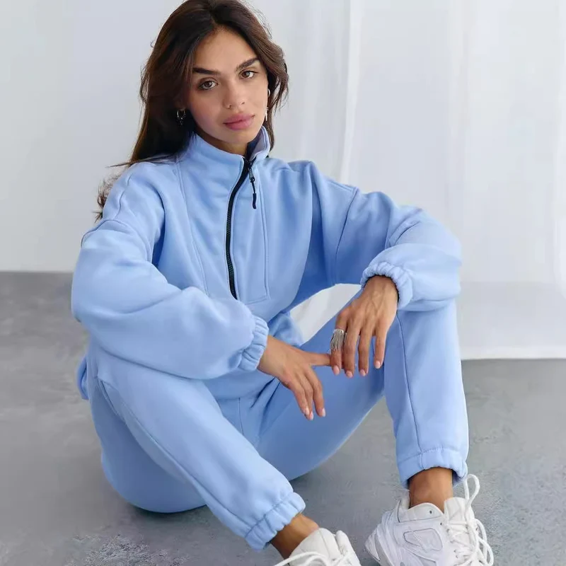 Damen Athleisure-Zweiteiler aus dickem French-Terry mit hohem Stehkragen, halbem Reißverschluss und Tunnelzughose Nord Taschen
