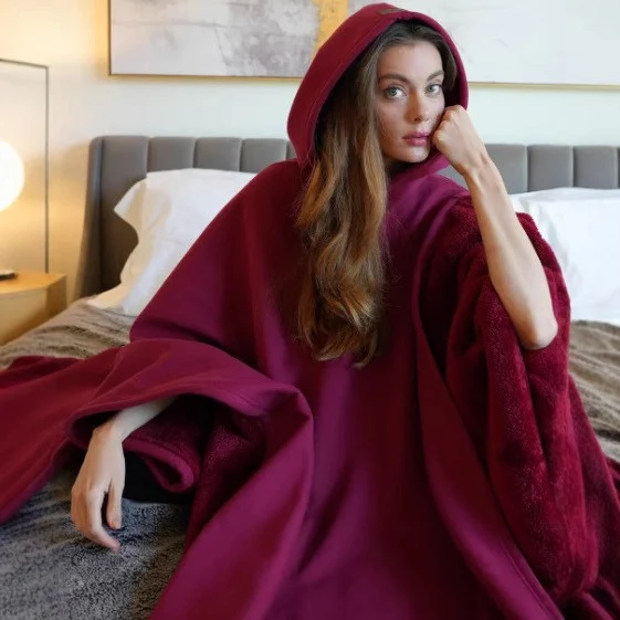 Unisex Kapuzen-Poncho-Decke mit wärmendem Fleecefutter und Oversize-Schnitt Nord Taschen