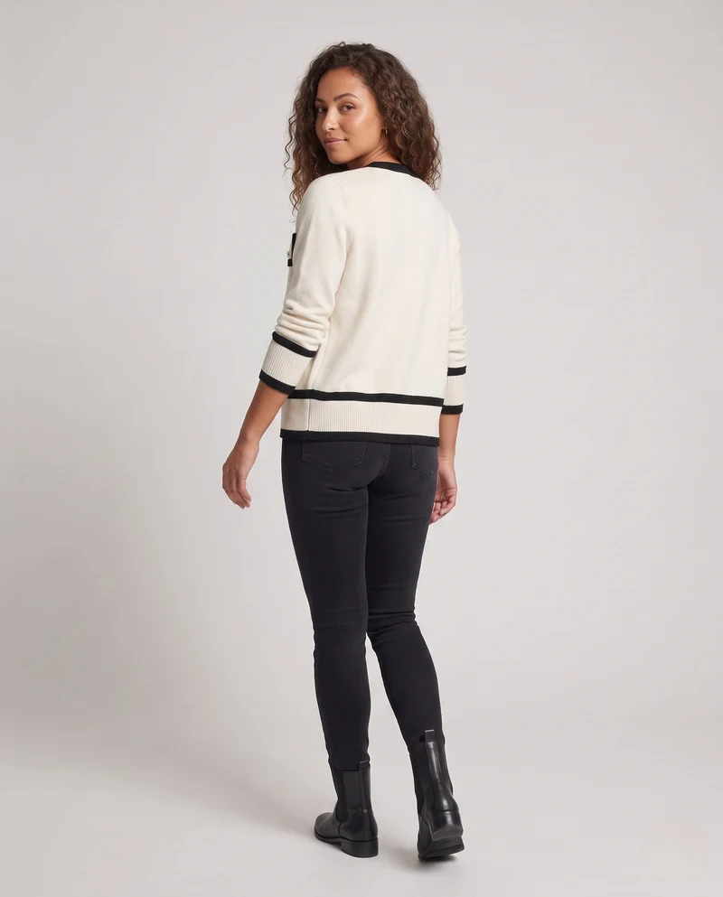 Damen Feiner V‑Ausschnitt‑Cardigan im Vintage‑Chanel‑Look mit Perlmutt‑Zierknöpfen Nord Taschen