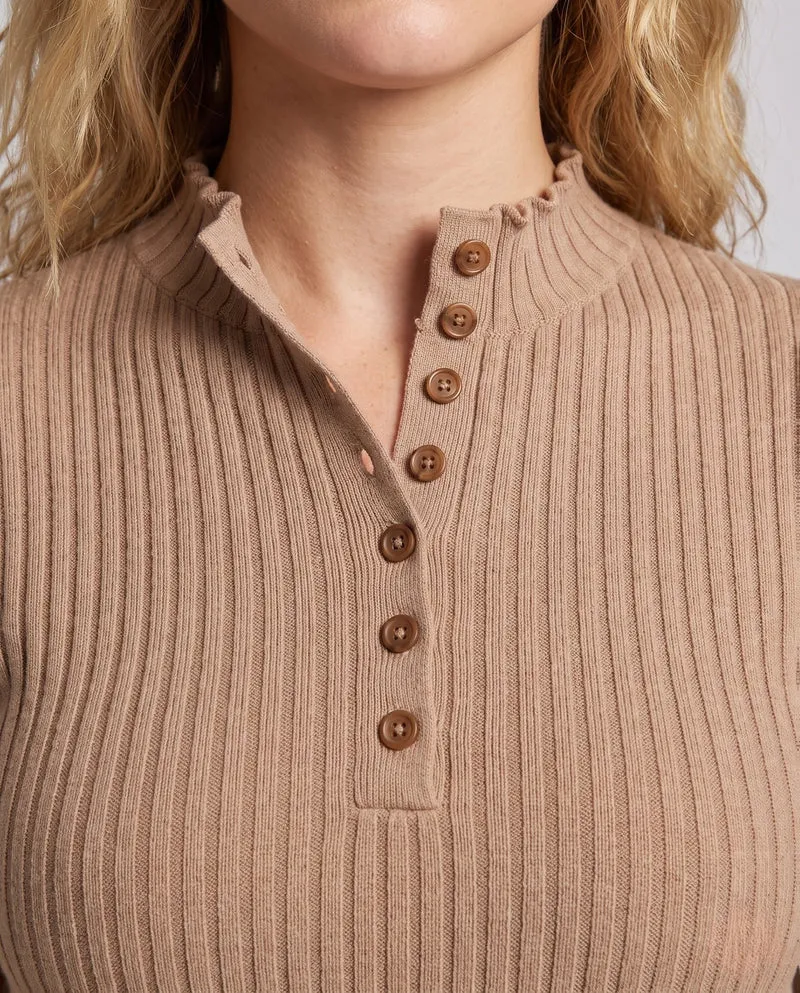 Damen Enganliegender gerippter Rollkragenpullover mit Zierknopfleiste Nord Taschen
