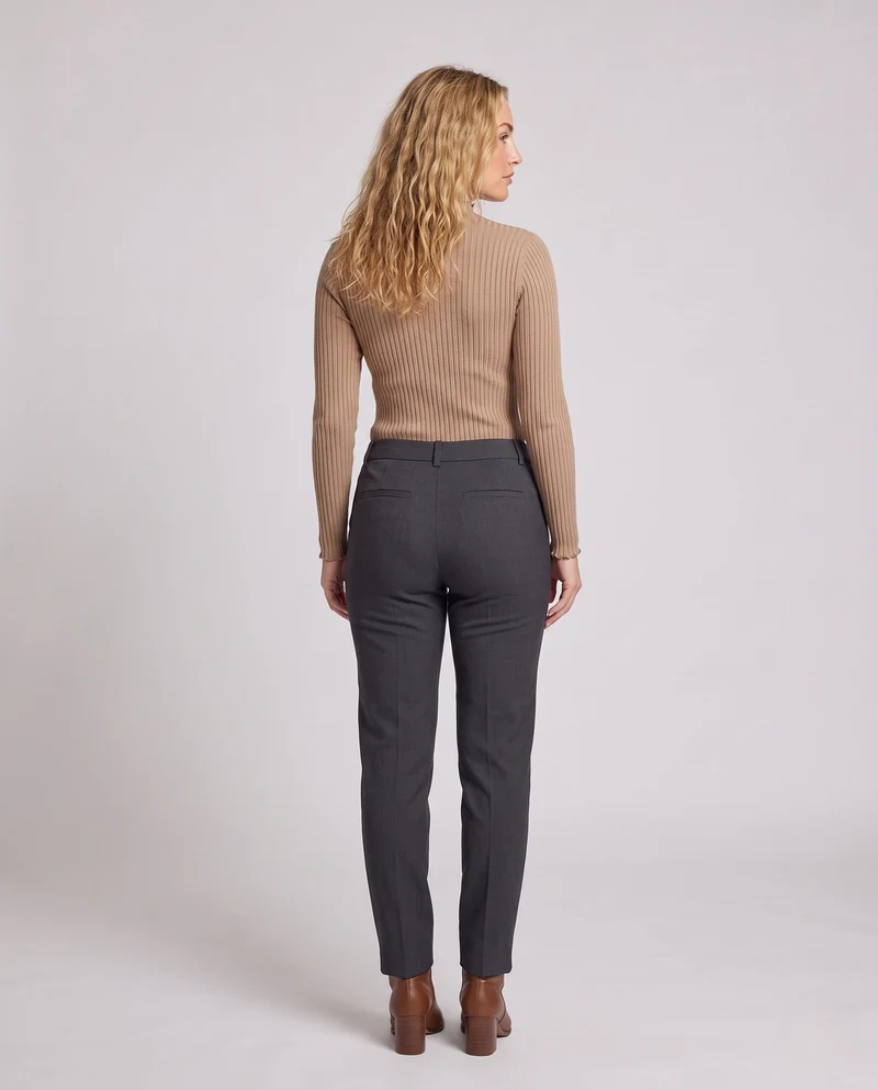 Damen Enganliegender gerippter Rollkragenpullover mit Zierknopfleiste Nord Taschen