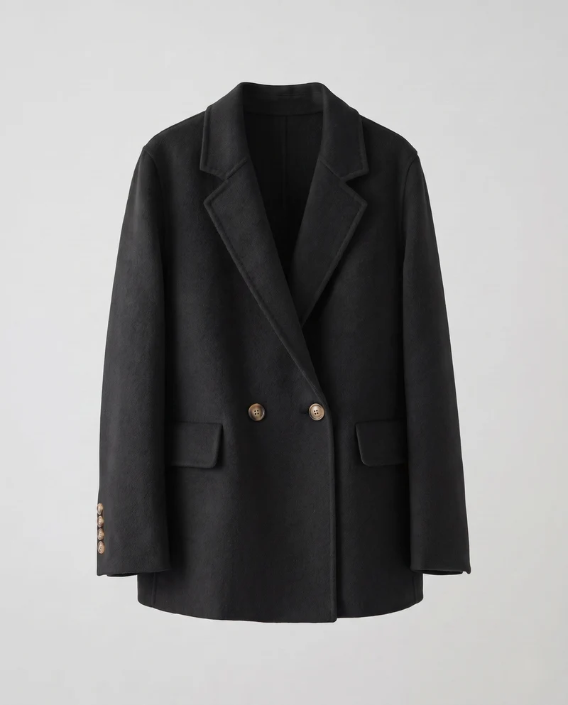 Damen Eleganter Kurzmantel im Blazerstil mit Notch‑Revers und aufgesetzten Patten‑Taschen Nord Taschen