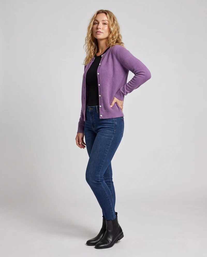 Damen Eleganter Kurzknopf-Cardigan aus flauschigem Feinstrick mit Perlmuttknöpfen Nord Taschen