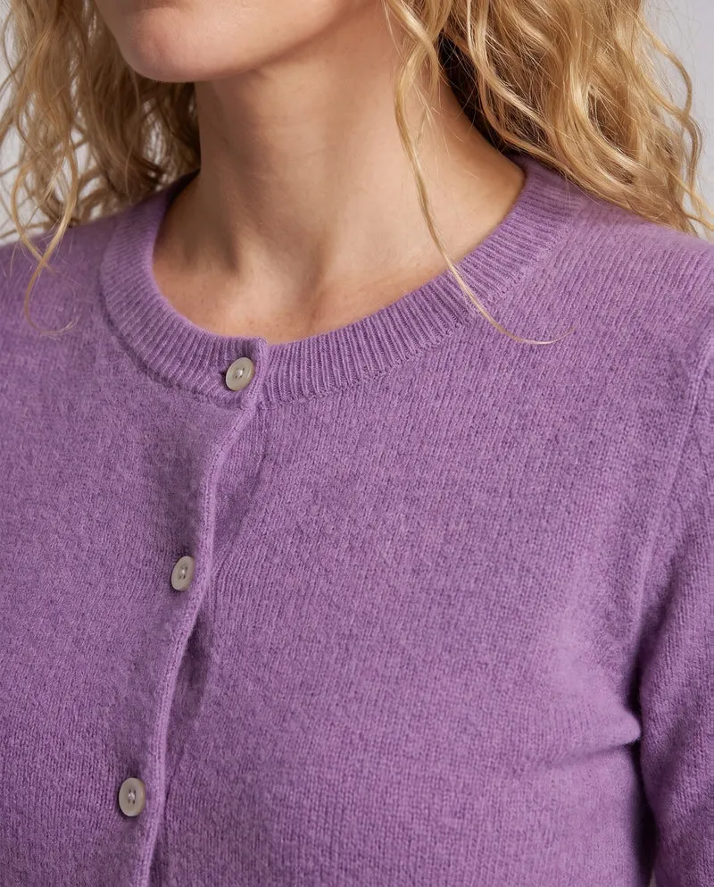 Damen Eleganter Kurzknopf-Cardigan aus flauschigem Feinstrick mit Perlmuttknöpfen Nord Taschen